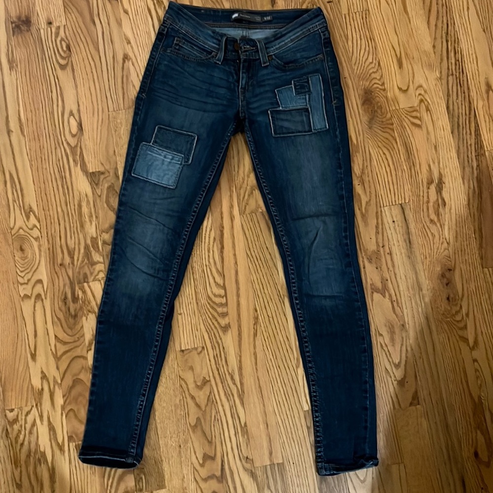 Ladies Levi’s demi curve low rise skinny jeans size 0/24.